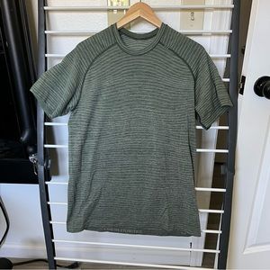 Lululemon metal vent tech shirt size M